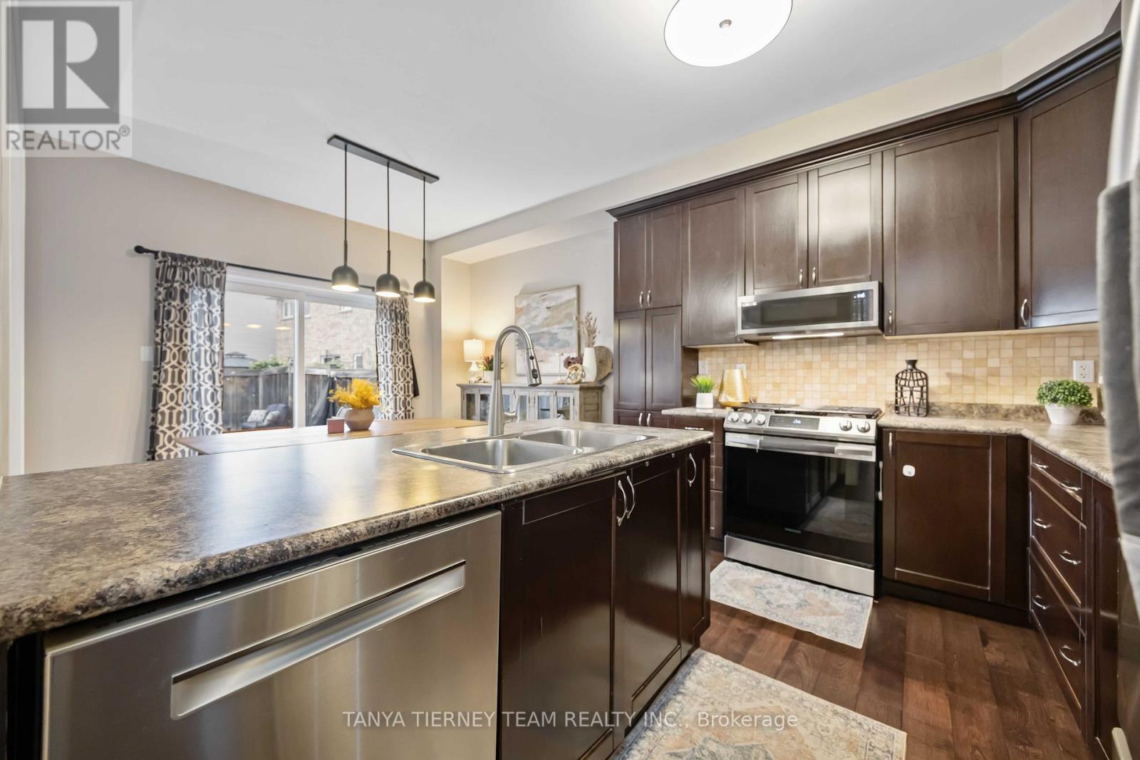 67 Florence Drive, Whitby, ON - Indoor Photo Showing Kitchen With Double Sink