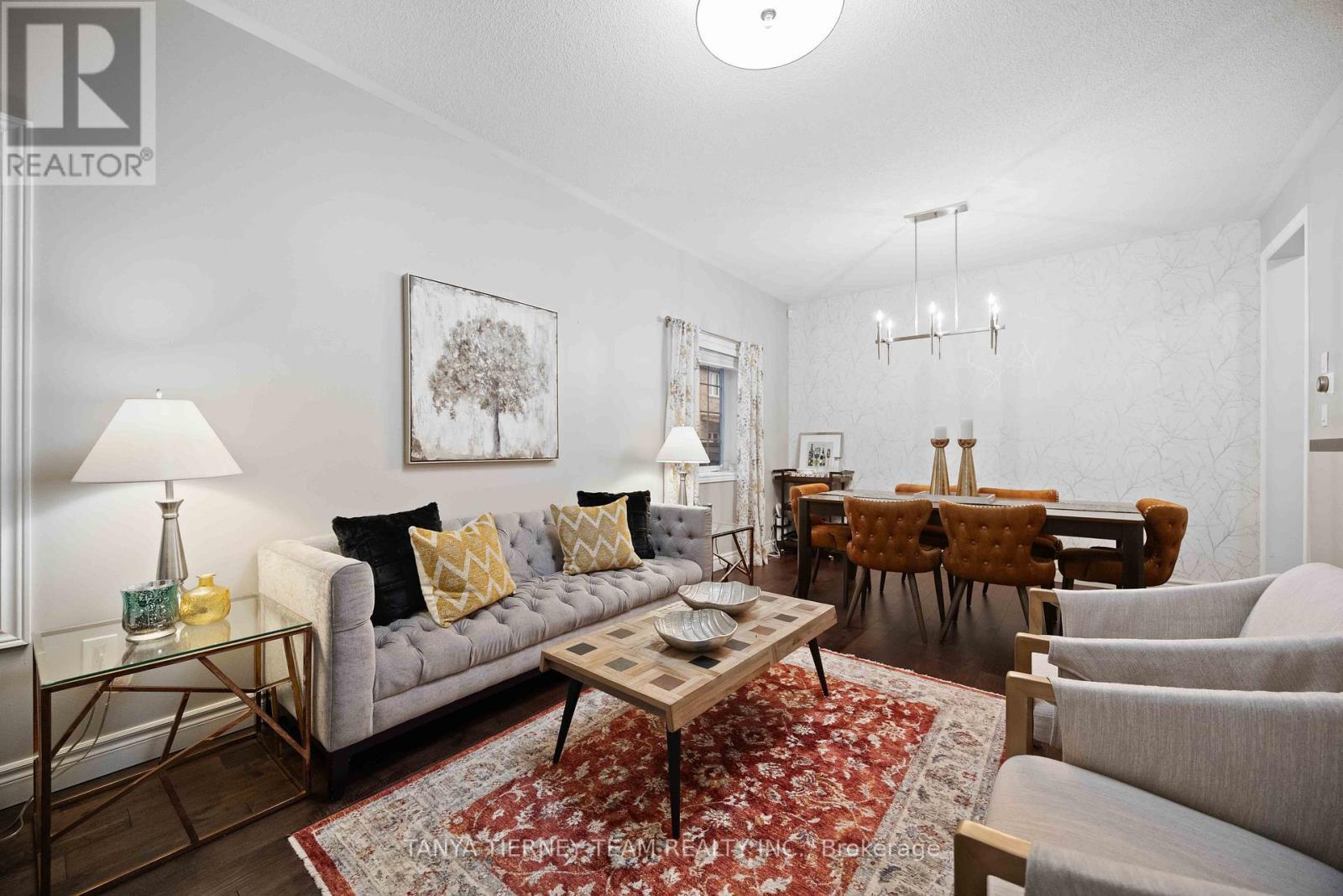 67 Florence Drive, Whitby, ON - Indoor Photo Showing Living Room