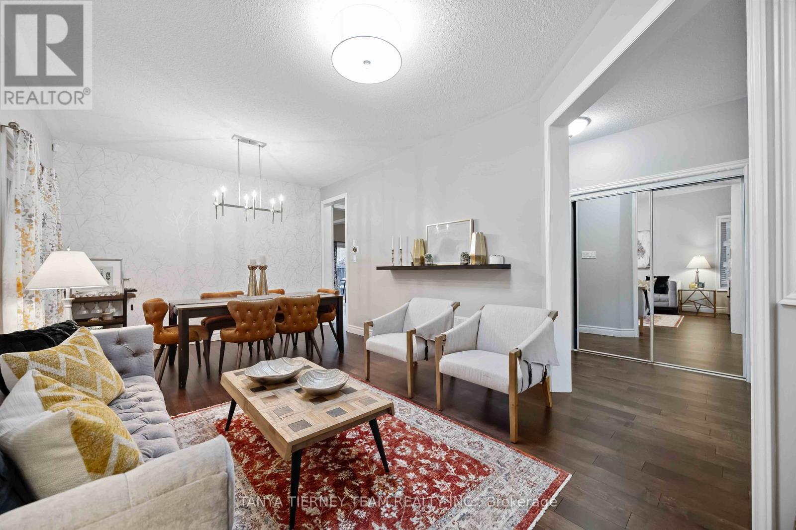 67 Florence Drive, Whitby, ON - Indoor Photo Showing Living Room