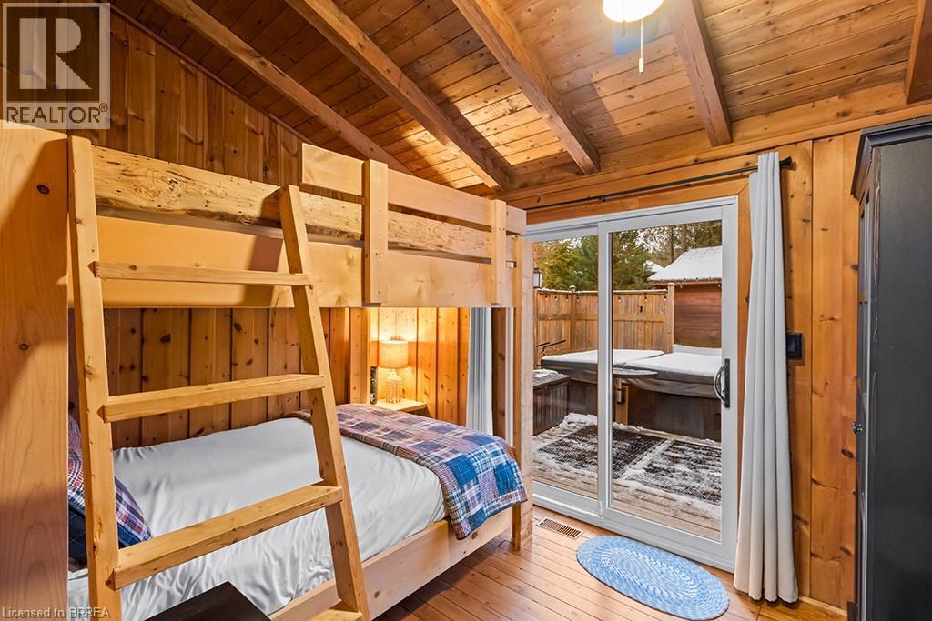 111 Wilson Drive, Georgian Bluffs, ON - Indoor Photo Showing Bedroom
