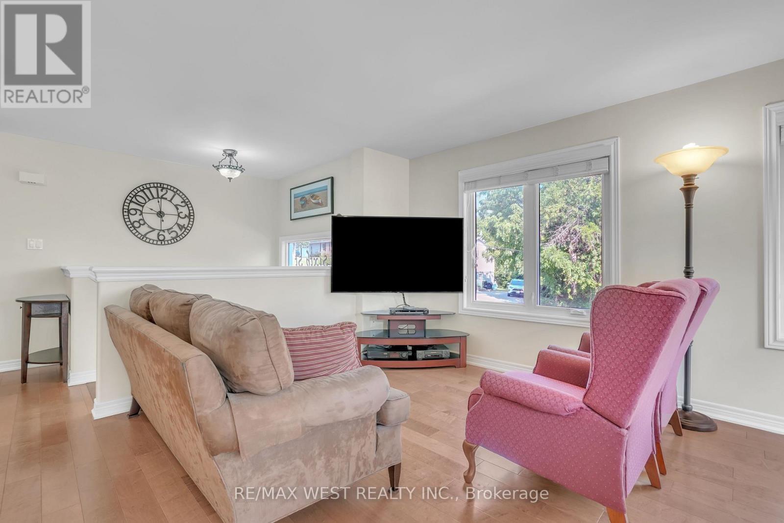 78 Sixth Street, Midland, ON - Indoor Photo Showing Living Room