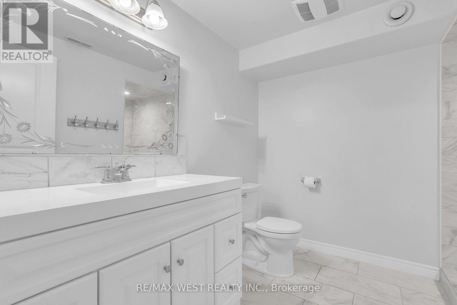 78 Sixth Street, Midland, ON - Indoor Photo Showing Bathroom