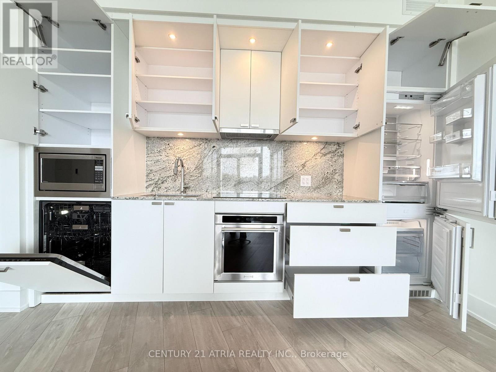 718 - 259 The Kingsway, Toronto, ON - Indoor Photo Showing Kitchen With Upgraded Kitchen