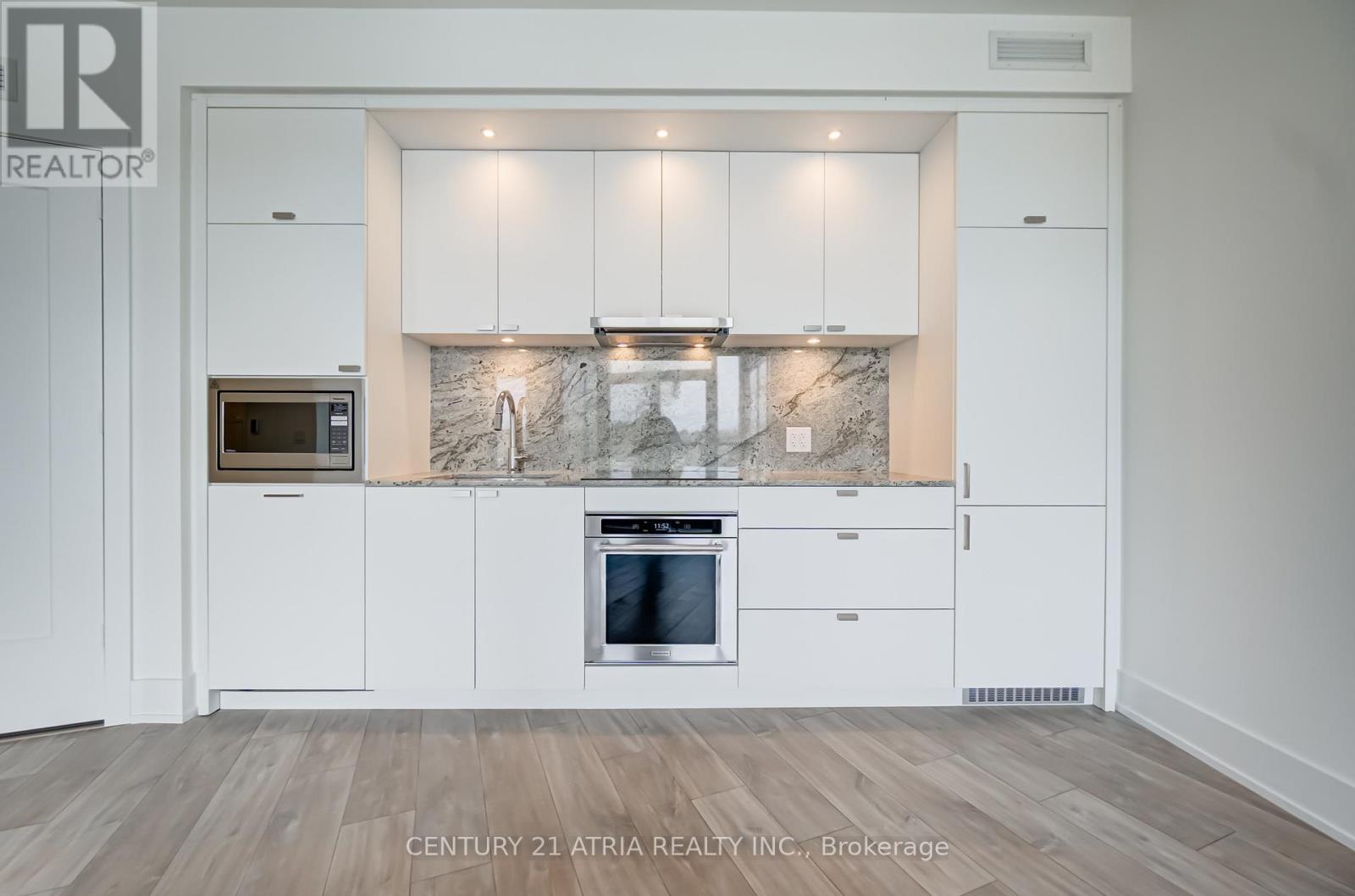 718 - 259 The Kingsway, Toronto, ON - Indoor Photo Showing Kitchen