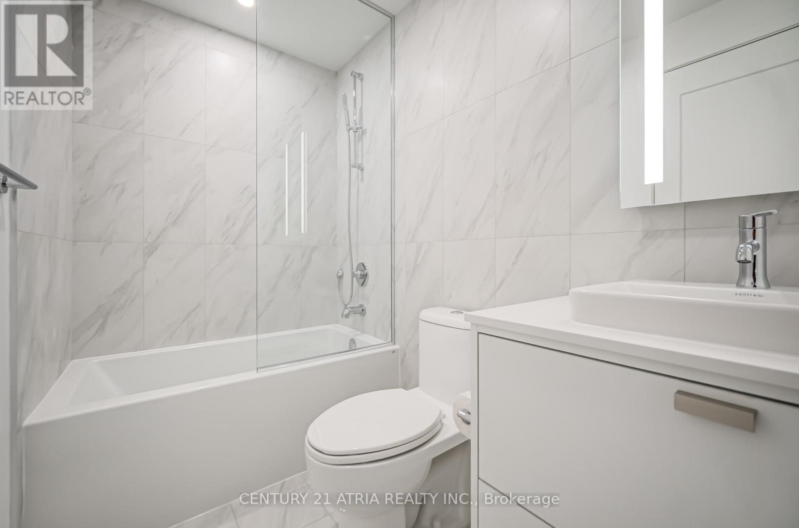 718 - 259 The Kingsway, Toronto, ON - Indoor Photo Showing Bathroom