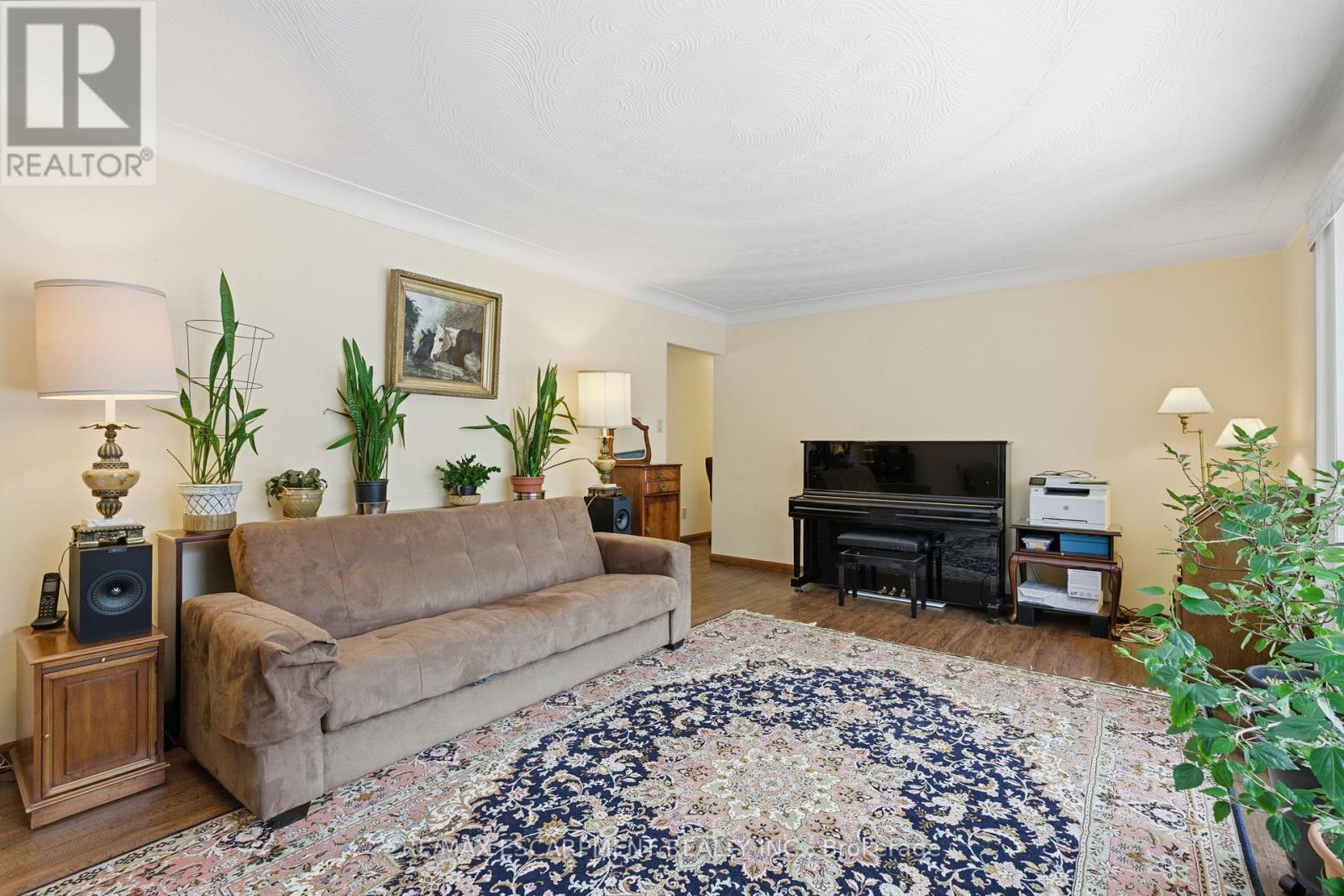 6780 Mcniven Road, Burlington, ON - Indoor Photo Showing Living Room