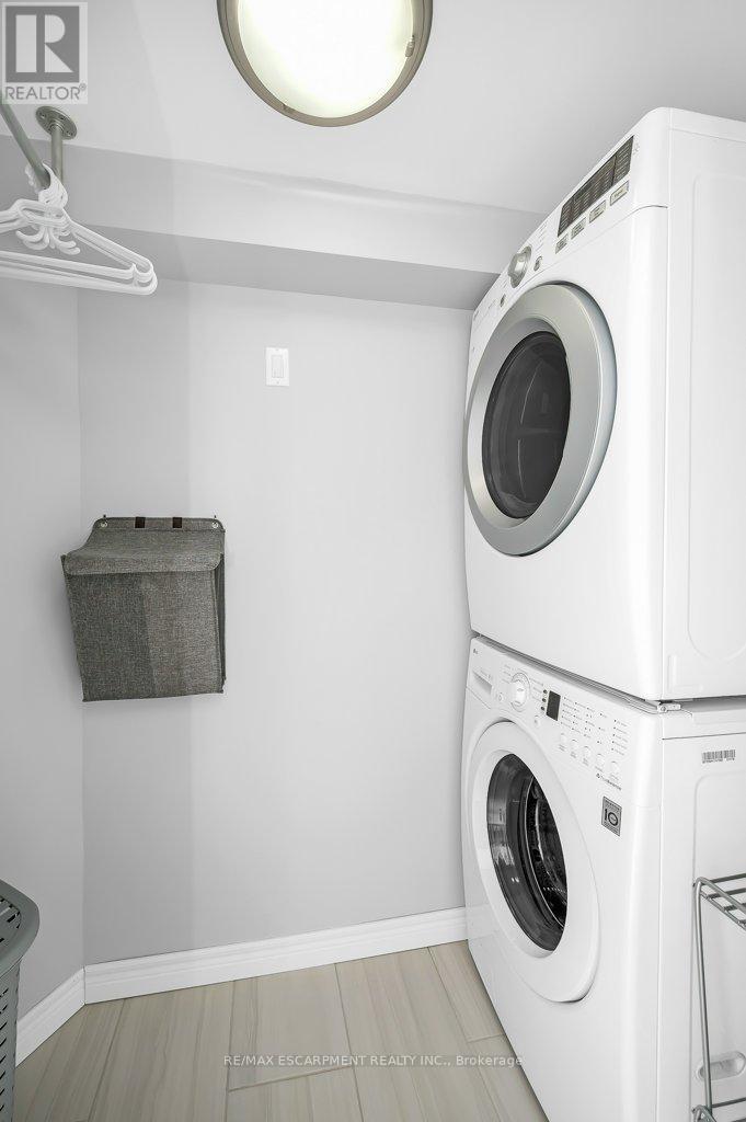 112 Thomas Street, Cambridge, ON - Indoor Photo Showing Laundry Room