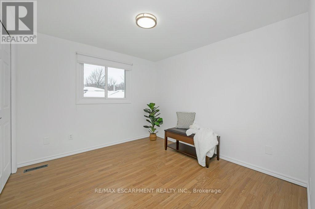 112 Thomas Street, Cambridge, ON - Indoor Photo Showing Other Room