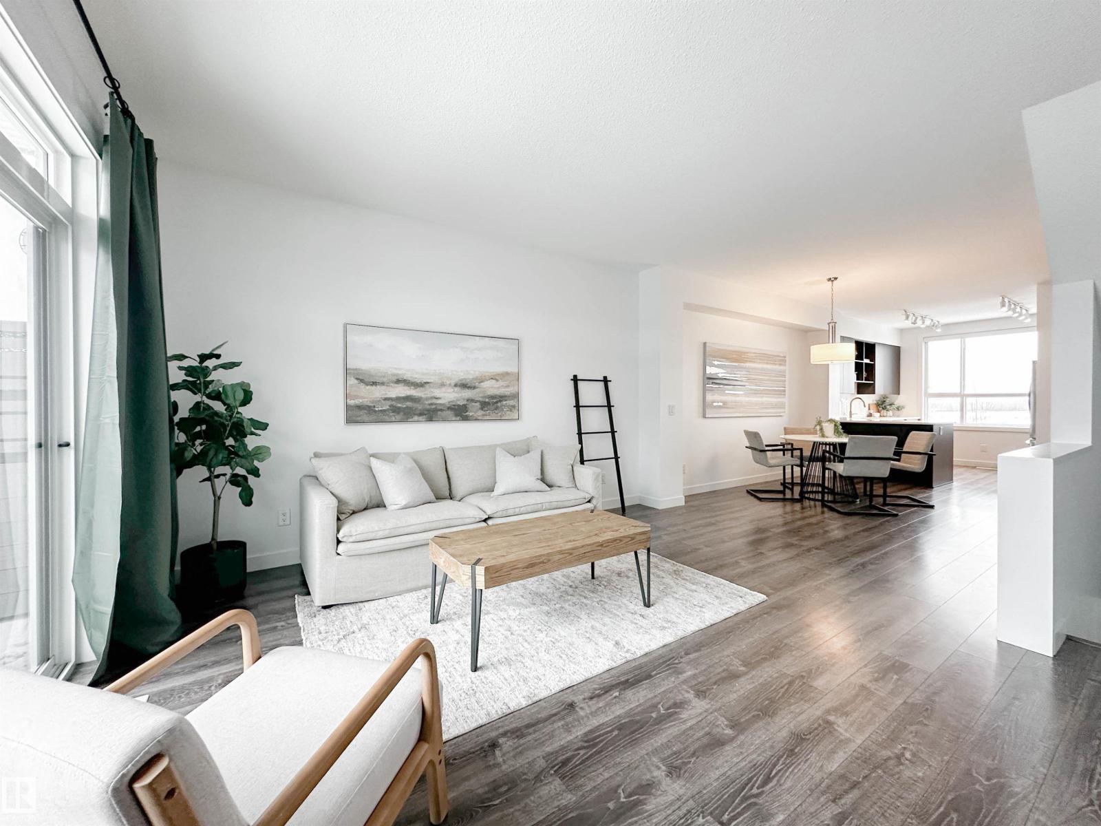 #14 100 Jensen Bv, St. Albert, AB - Indoor Photo Showing Living Room