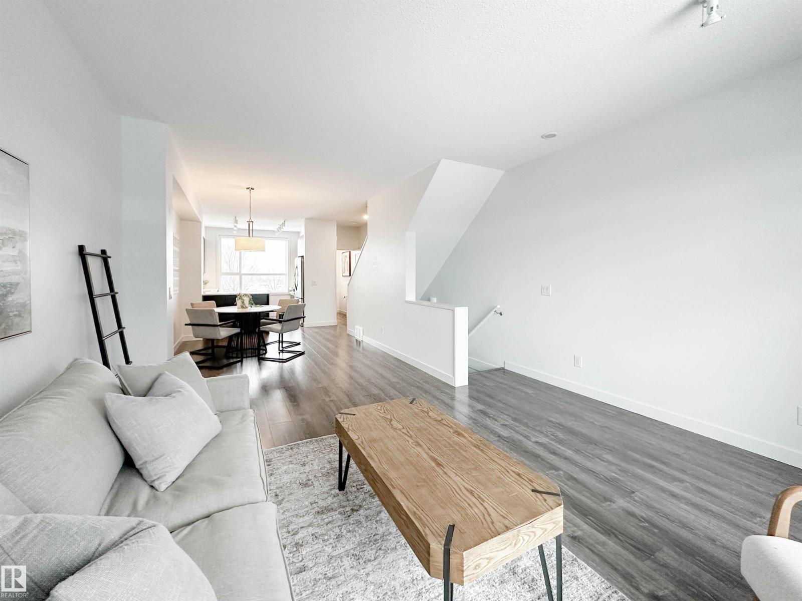 #14 100 Jensen Bv, St. Albert, AB - Indoor Photo Showing Living Room