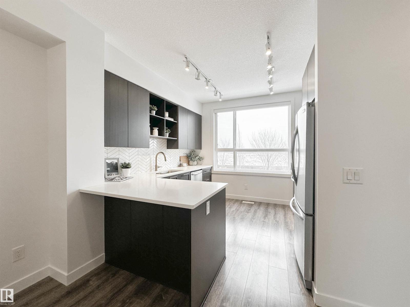 #14 100 Jensen Bv, St. Albert, AB - Indoor Photo Showing Kitchen