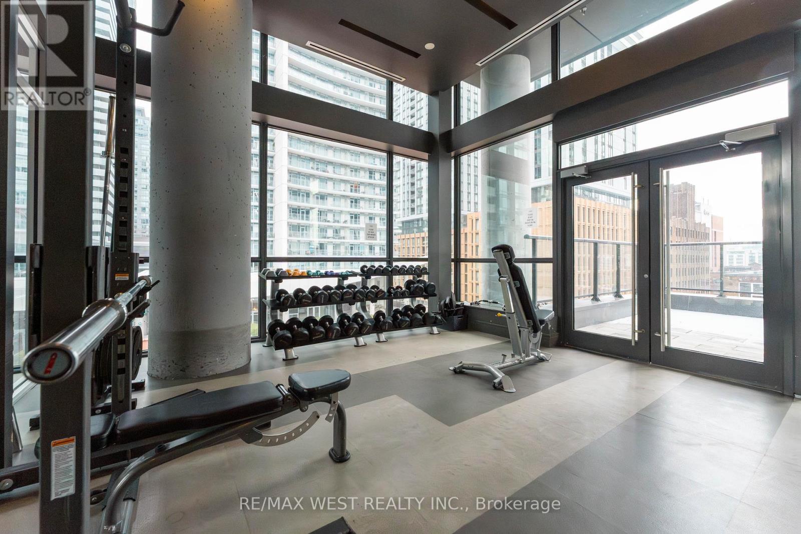 1201 - 290 Adelaide Street, Toronto, ON - Indoor Photo Showing Gym Room