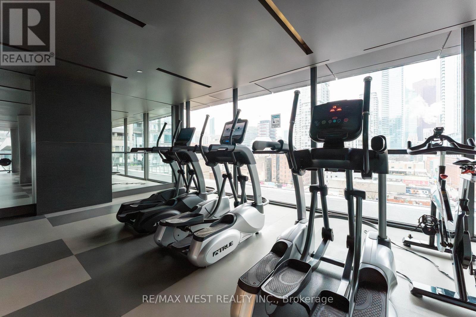 1201 - 290 Adelaide Street, Toronto, ON - Indoor Photo Showing Gym Room