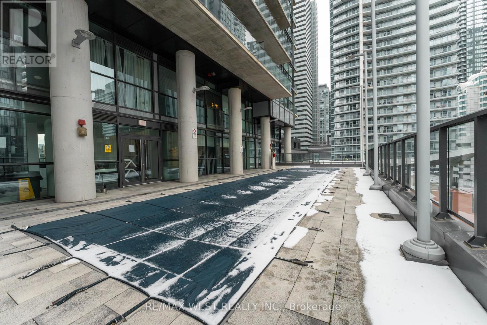 1201 - 290 Adelaide Street, Toronto, ON - Outdoor