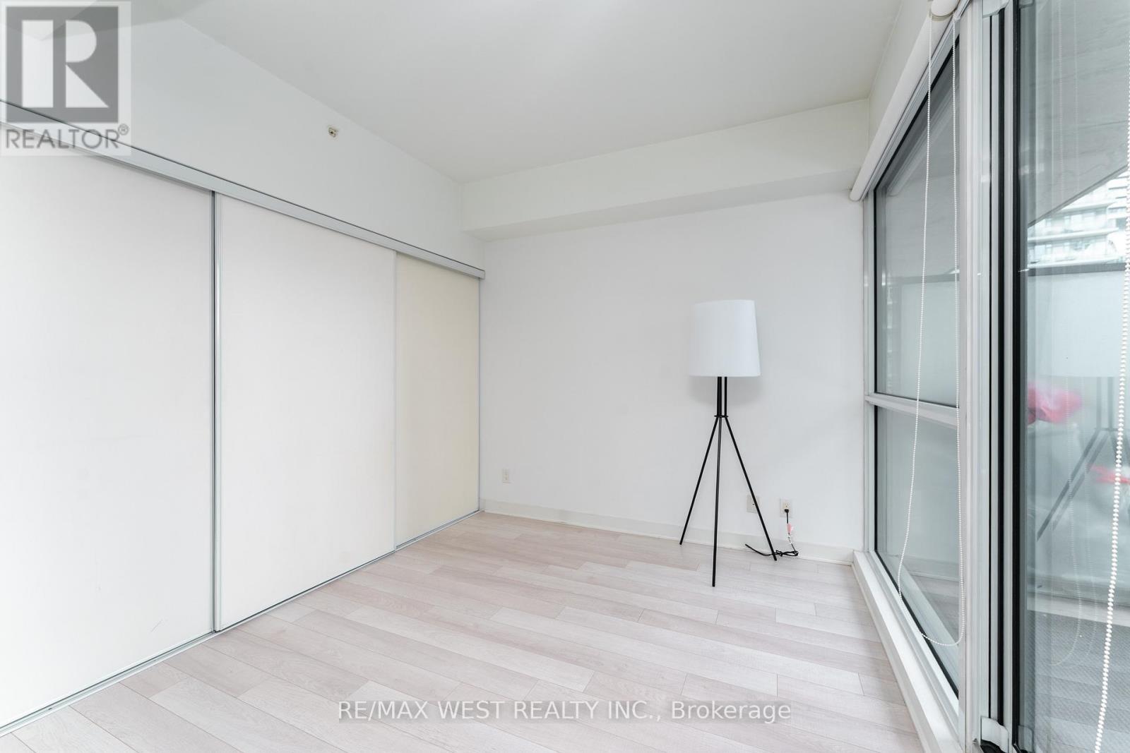 1201 - 290 Adelaide Street, Toronto, ON - Indoor Photo Showing Other Room