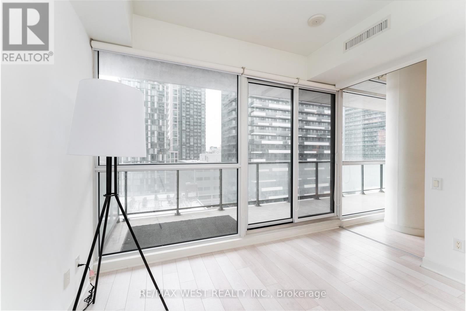 1201 - 290 Adelaide Street, Toronto, ON - Indoor Photo Showing Other Room