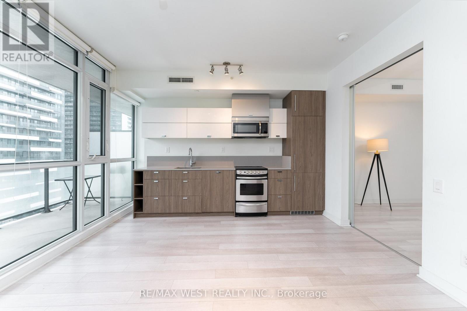 1201 - 290 Adelaide Street, Toronto, ON - Indoor