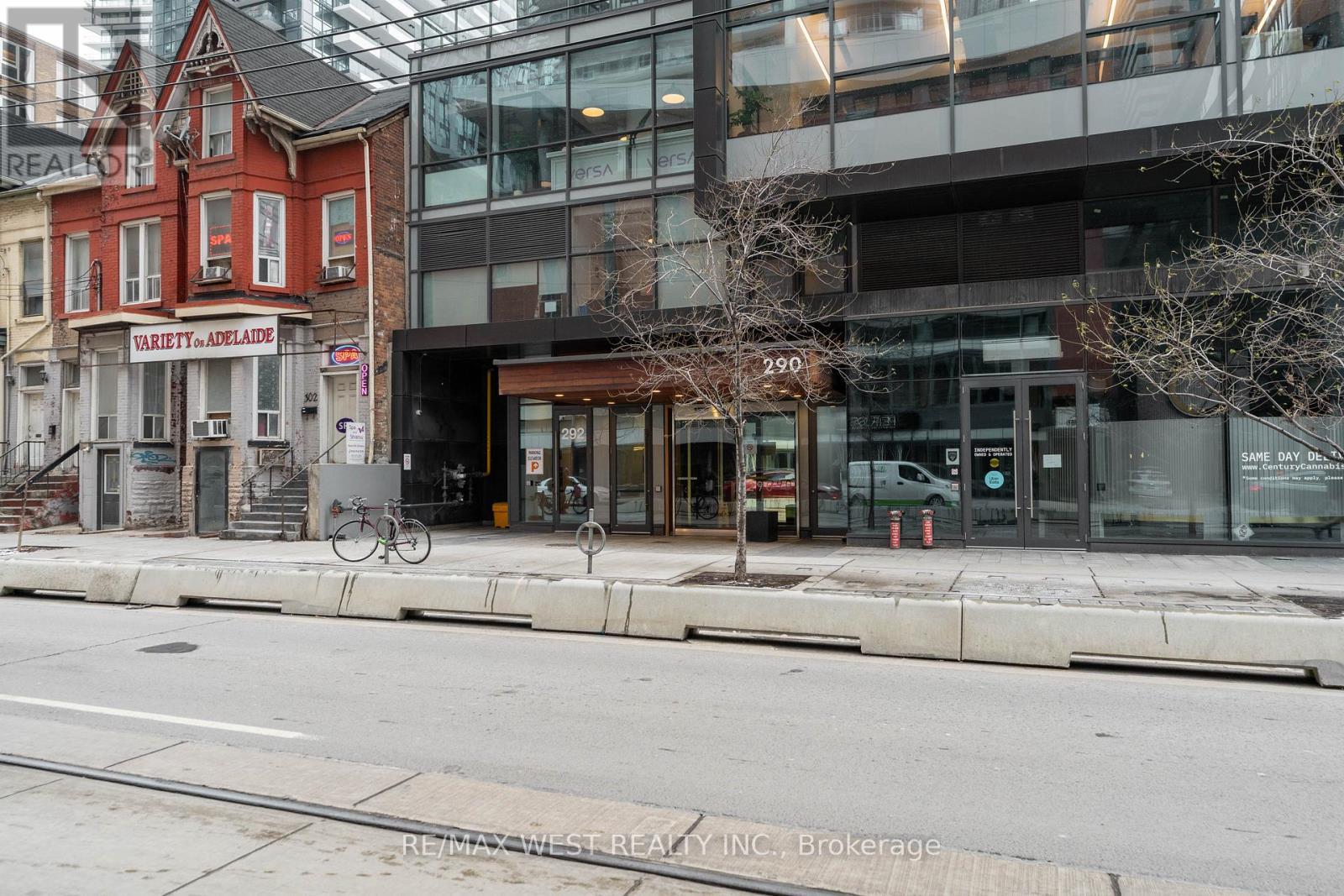1201 - 290 Adelaide Street, Toronto, ON - Outdoor With Facade