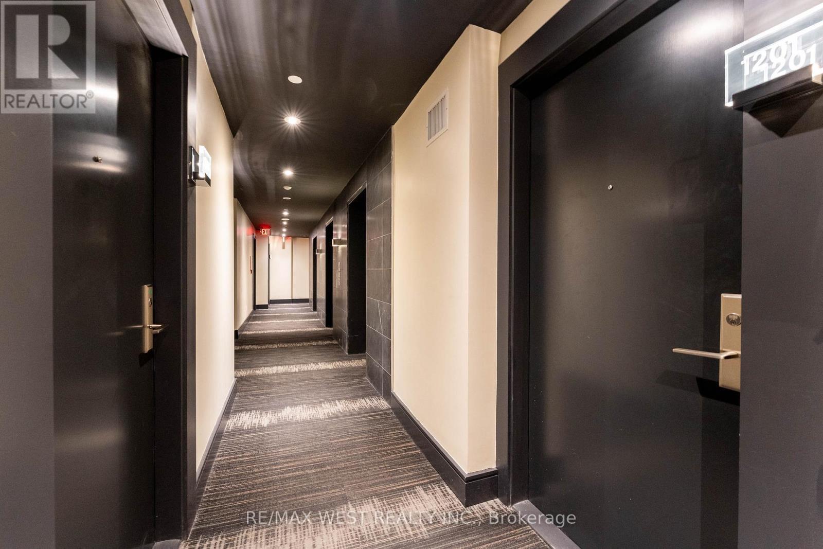 1201 - 290 Adelaide Street, Toronto, ON - Indoor Photo Showing Other Room