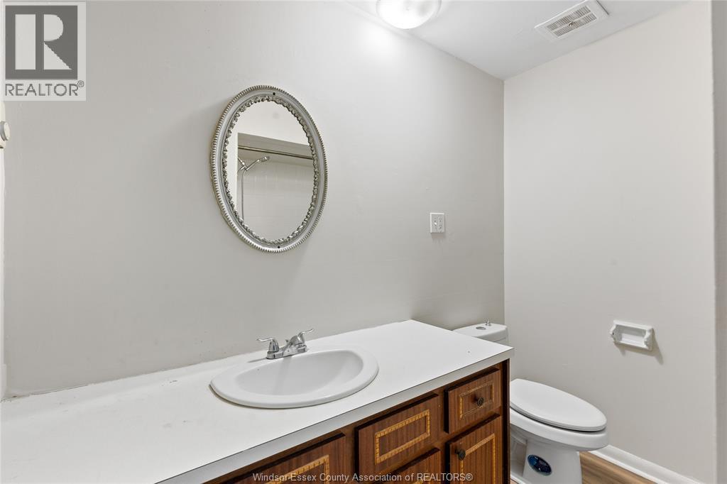1400-1430 Seneca Street, Windsor, ON - Indoor Photo Showing Bathroom