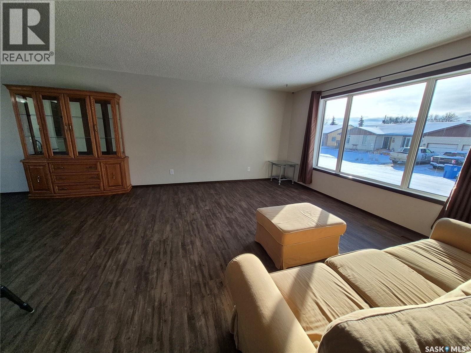 725 Shropshire Avenue, Radville, SK - Indoor