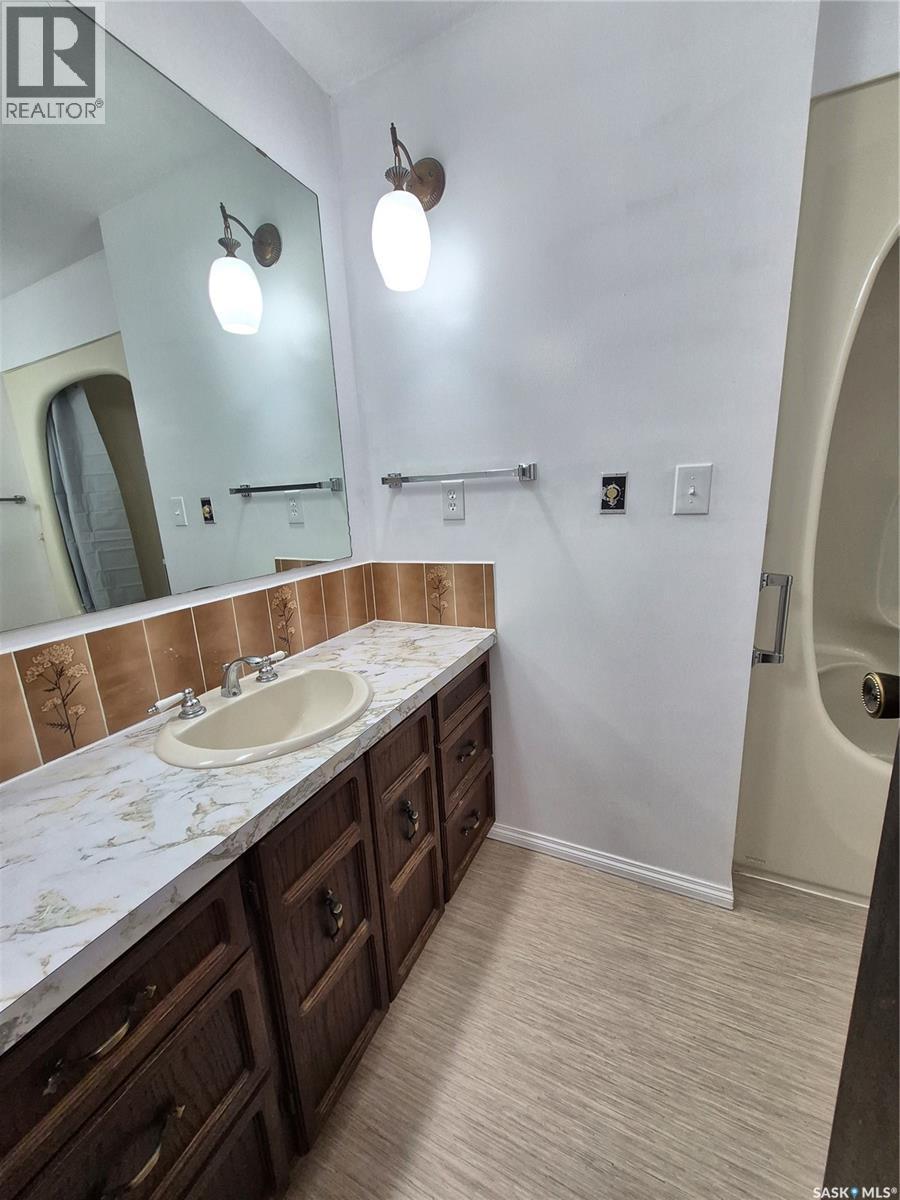 725 Shropshire Avenue, Radville, SK - Indoor Photo Showing Bathroom