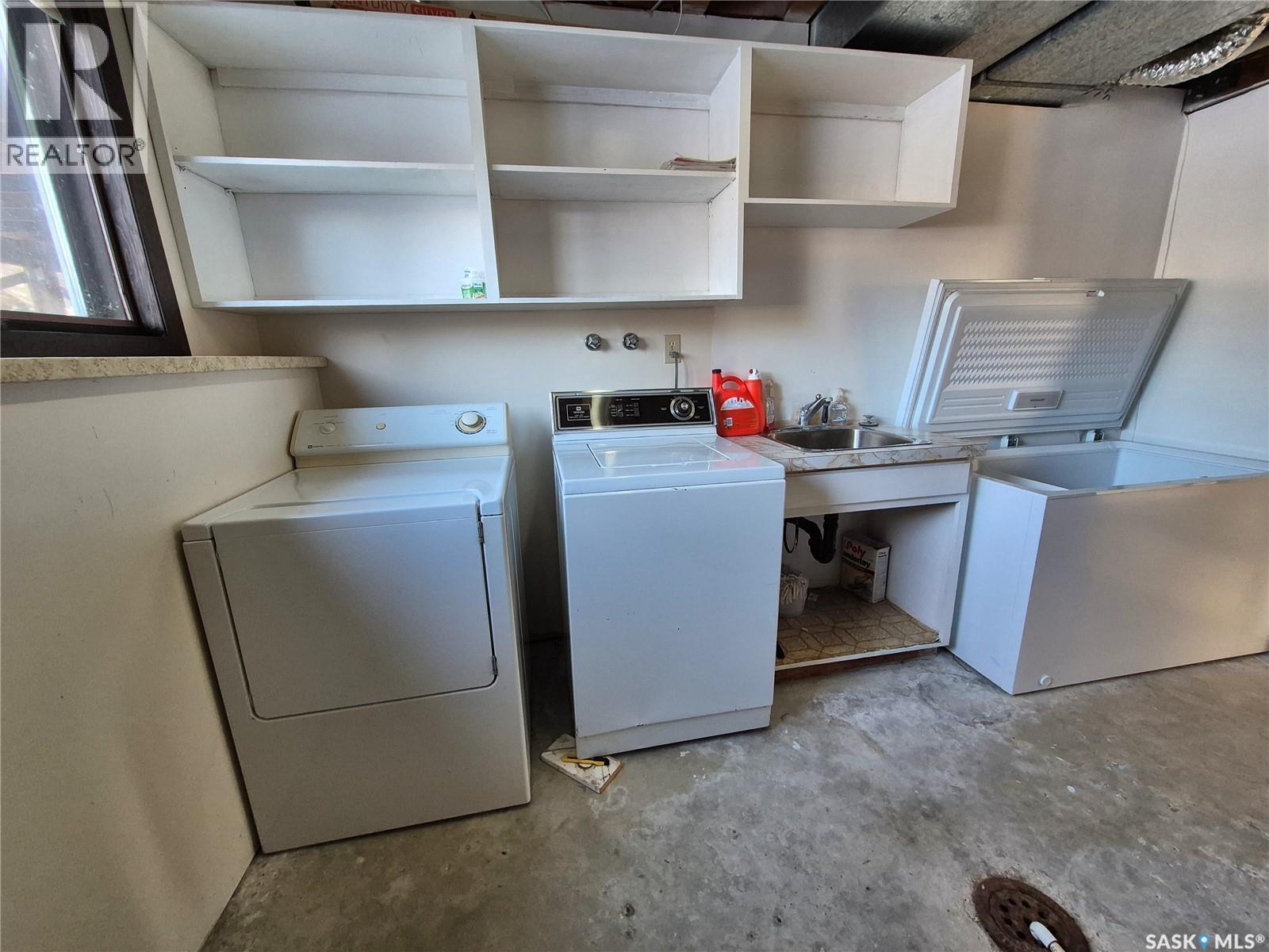 725 Shropshire Avenue, Radville, SK - Indoor Photo Showing Laundry Room