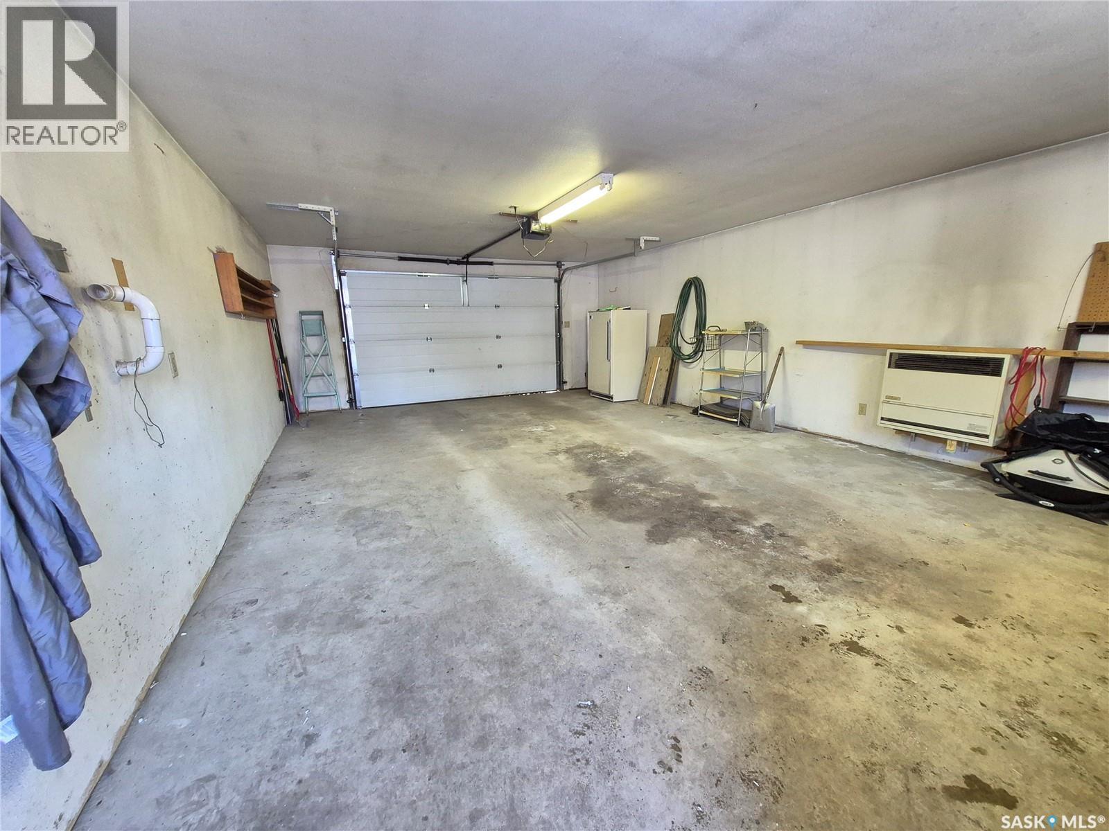 725 Shropshire Avenue, Radville, SK - Indoor Photo Showing Garage