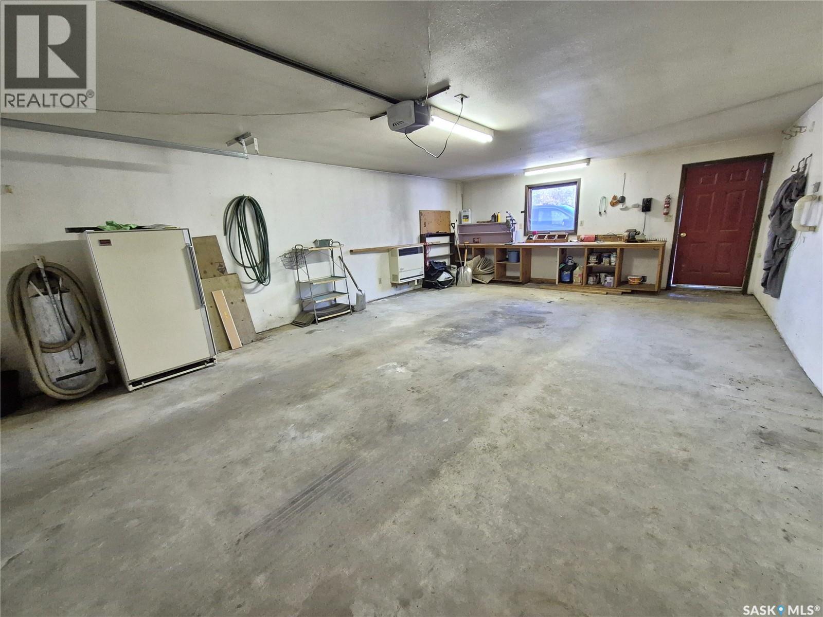 725 Shropshire Avenue, Radville, SK - Indoor Photo Showing Garage