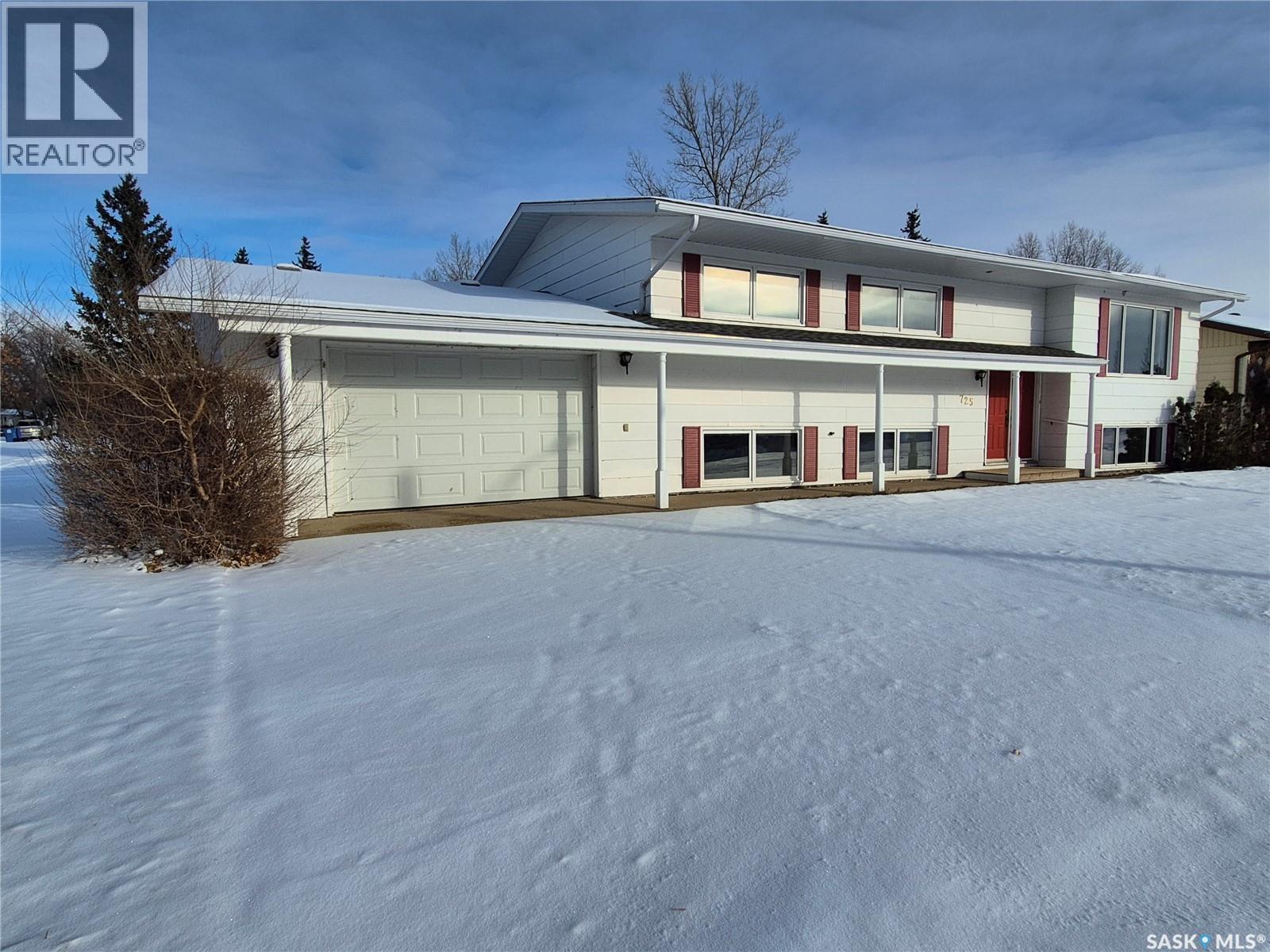 725 Shropshire Avenue, Radville, SK - Outdoor