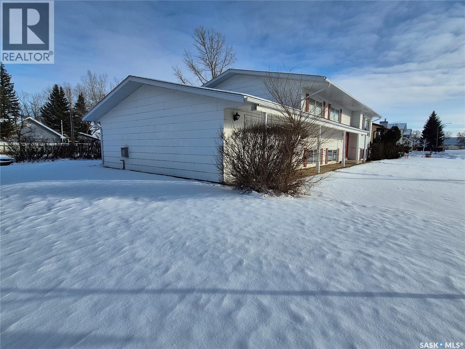 725 Shropshire Avenue, Radville, SK - Outdoor With Exterior