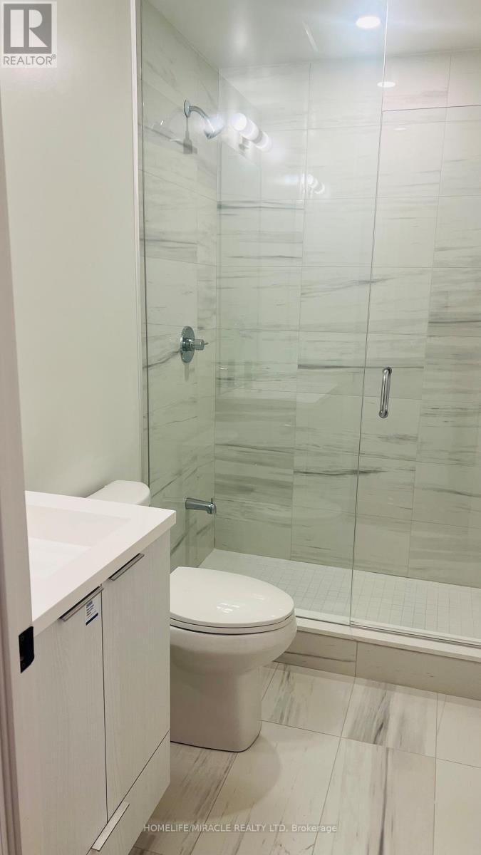 2301 - 8 Interchange Way, Vaughan, ON - Indoor Photo Showing Bathroom