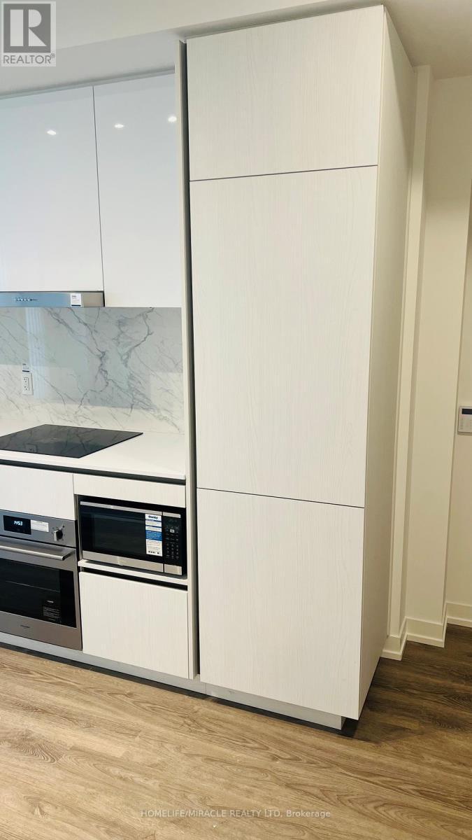 2301 - 8 Interchange Way, Vaughan, ON - Indoor