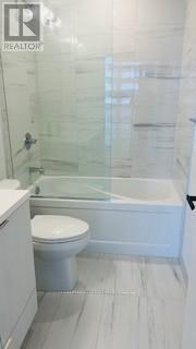 2301 - 8 Interchange Way, Vaughan, ON - Indoor Photo Showing Bathroom