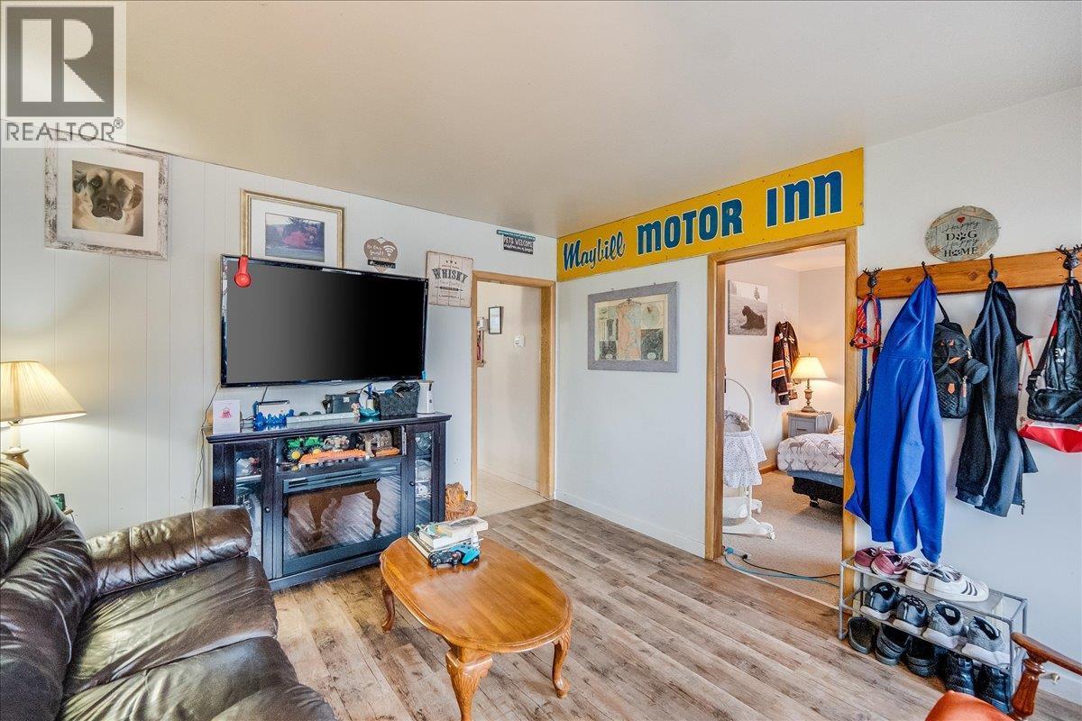 1570 Third Avenue, Trail, BC - Indoor Photo Showing Living Room With Fireplace