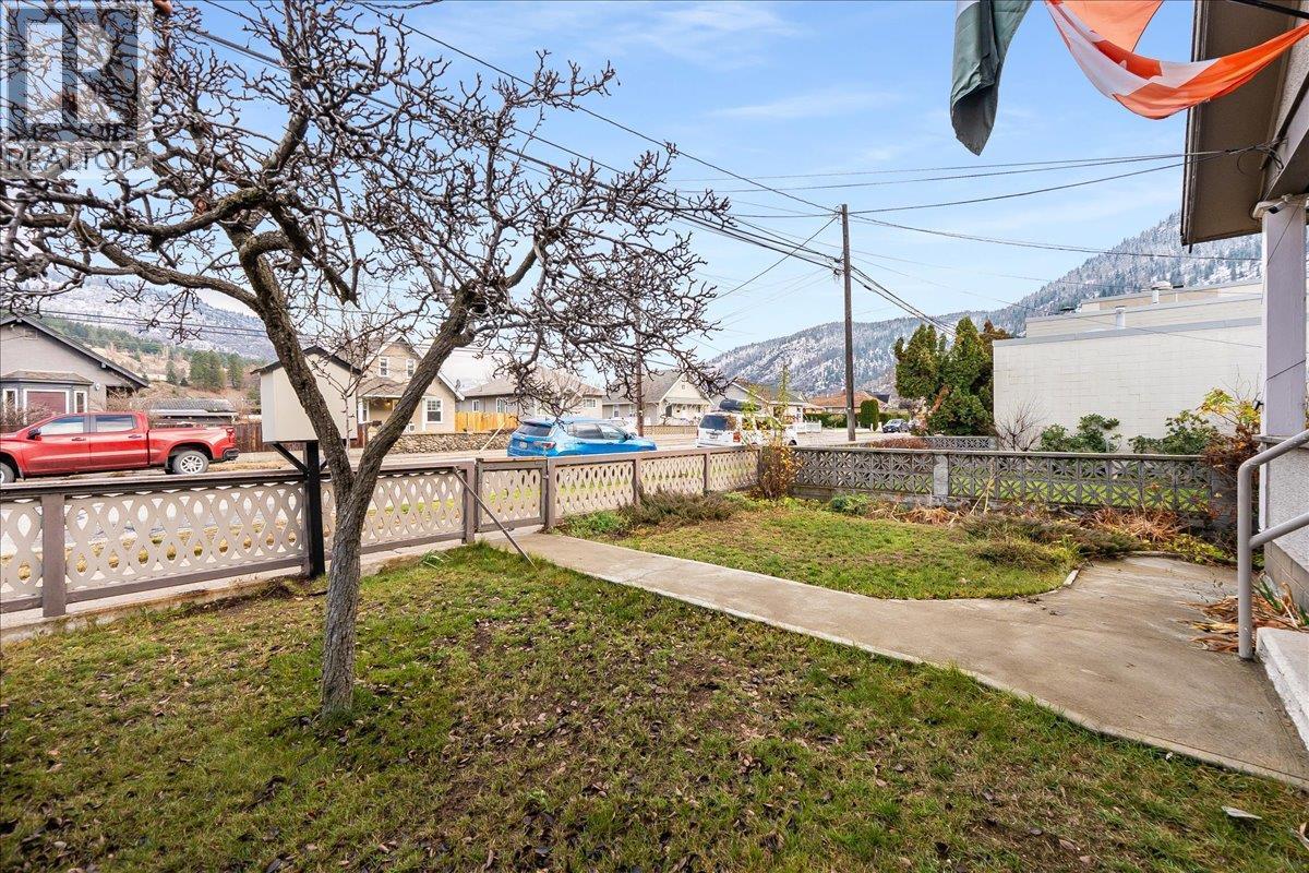 1570 Third Avenue, Trail, BC - Outdoor