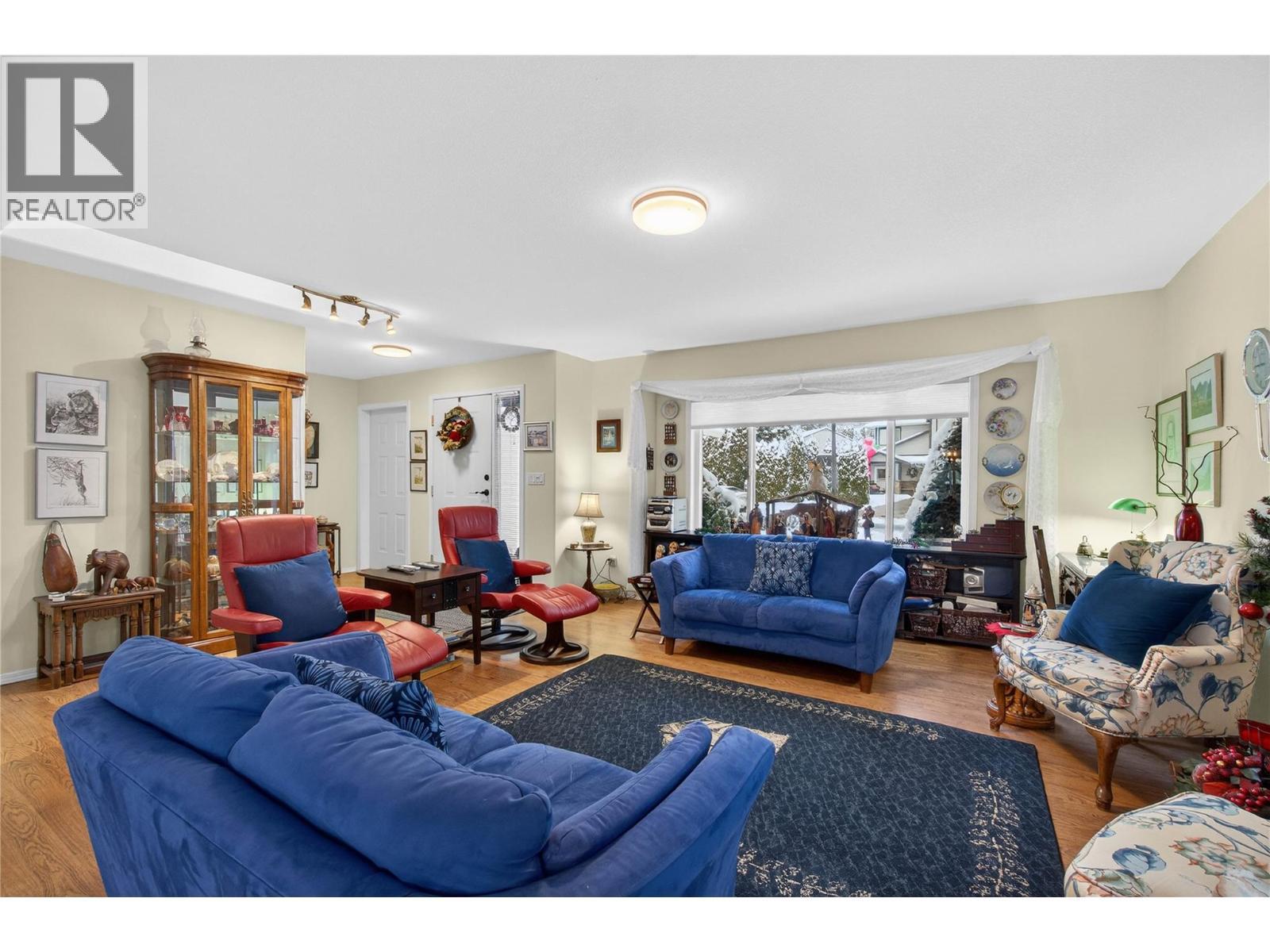 801 20Th Street Ne Unit# 4, Salmon Arm, BC - Indoor Photo Showing Living Room