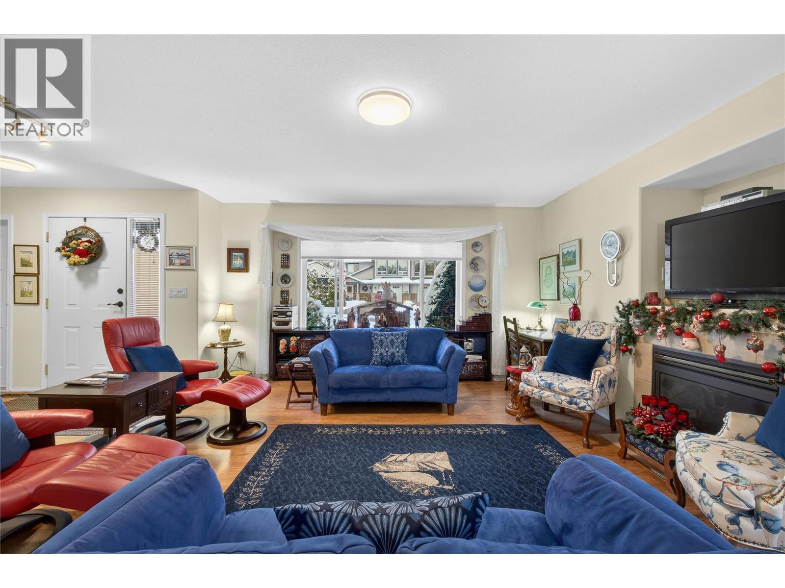 801 20Th Street Ne Unit# 4, Salmon Arm, BC - Indoor Photo Showing Living Room