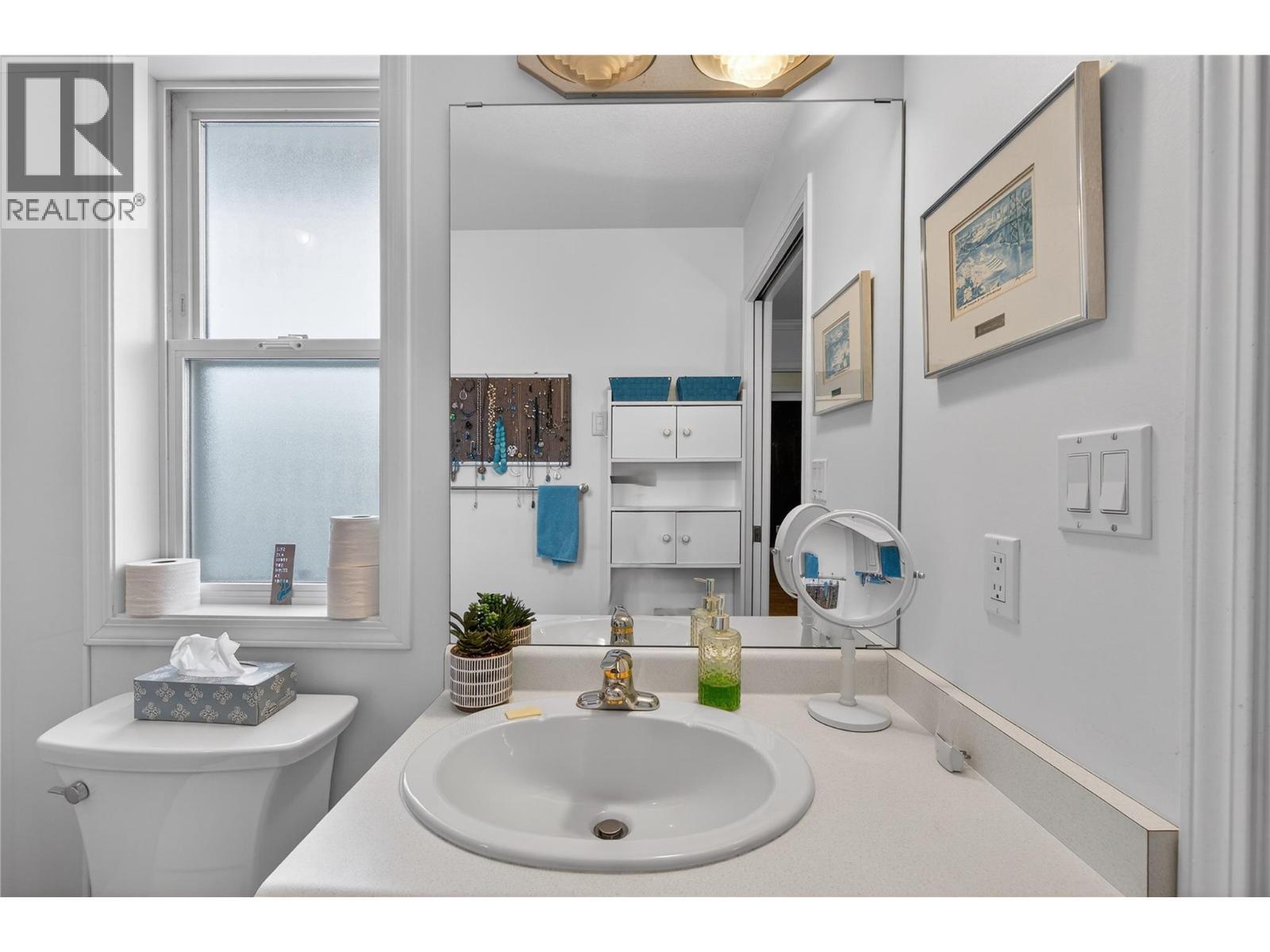 801 20Th Street Ne Unit# 4, Salmon Arm, BC - Indoor Photo Showing Bathroom