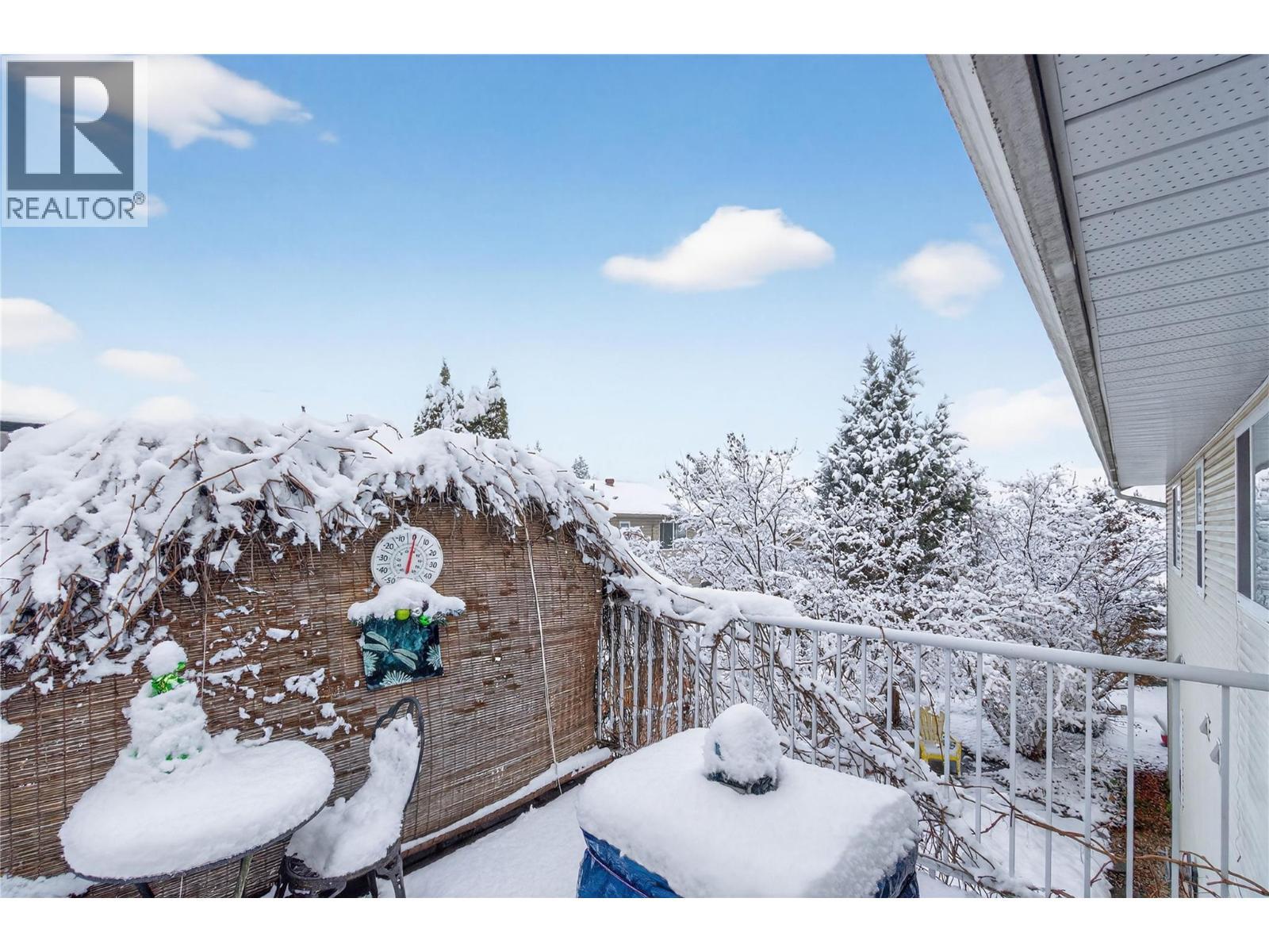 801 20Th Street Ne Unit# 4, Salmon Arm, BC - Outdoor