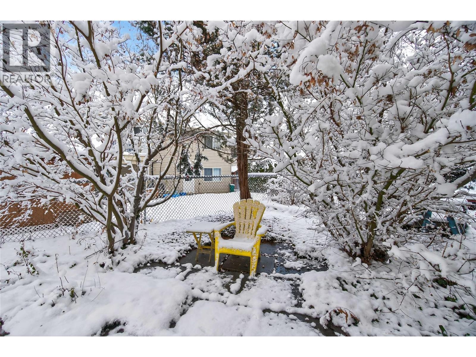 801 20Th Street Ne Unit# 4, Salmon Arm, BC - Outdoor