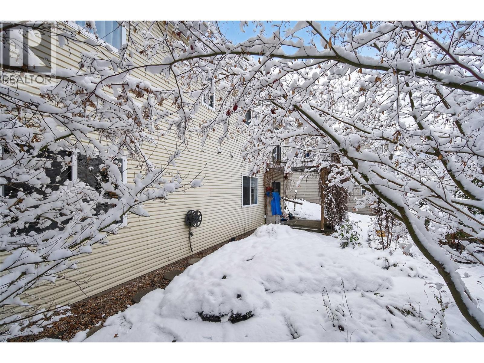 801 20Th Street Ne Unit# 4, Salmon Arm, BC - Outdoor