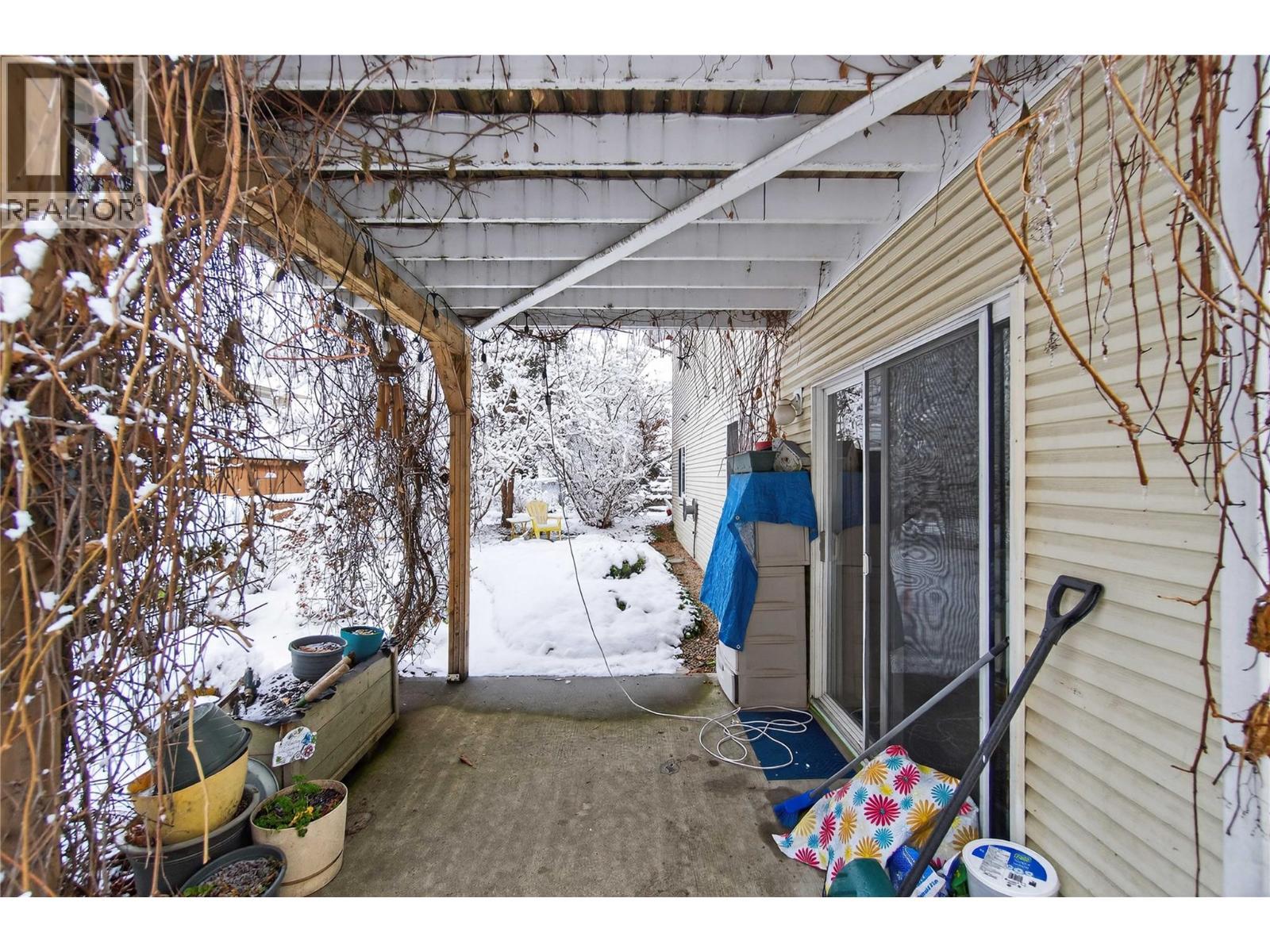 Access to Bachelor Suite - 801 20Th Street Ne Unit# 4, Salmon Arm, BC - Outdoor