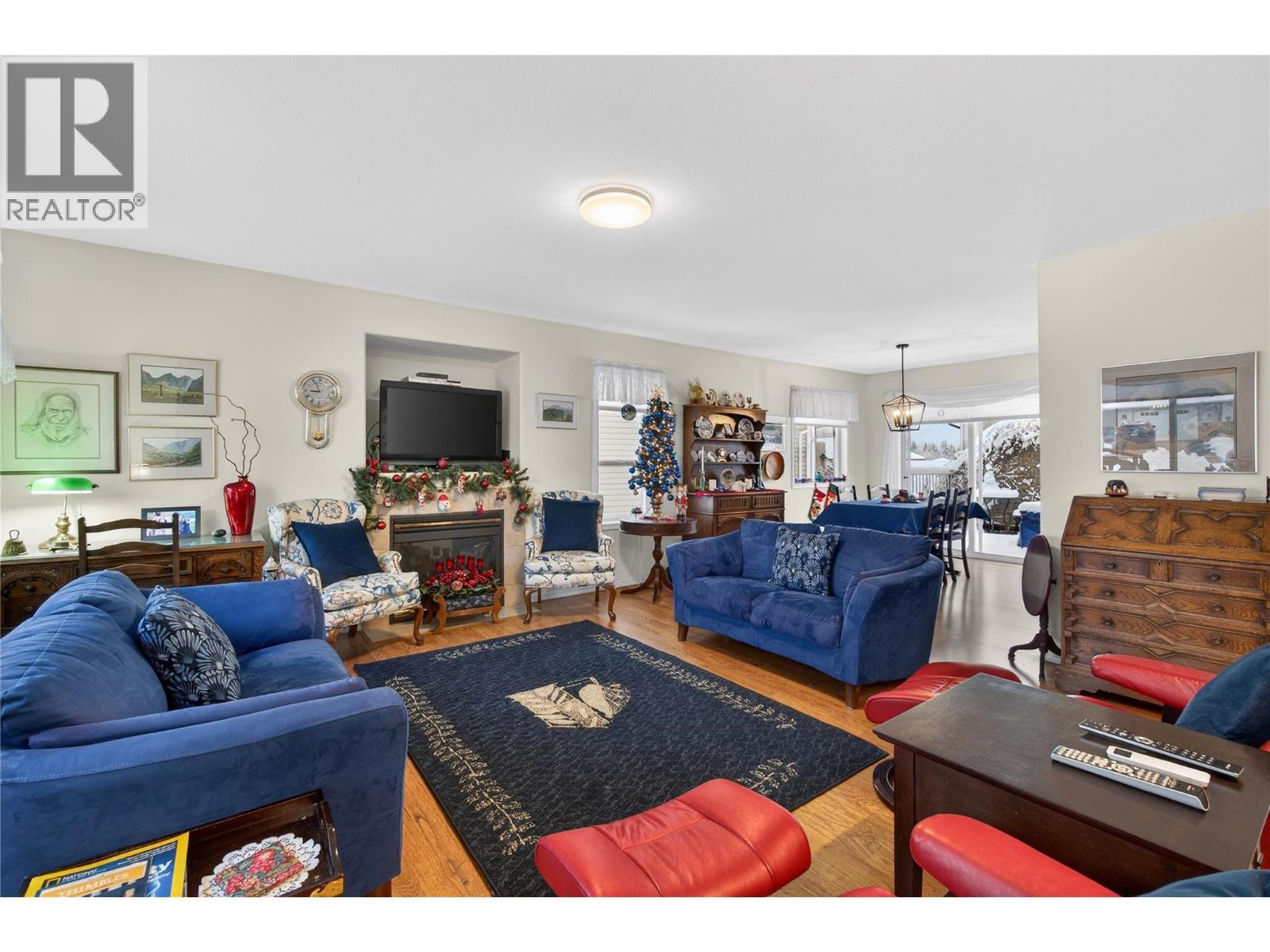 801 20Th Street Ne Unit# 4, Salmon Arm, BC - Indoor Photo Showing Living Room