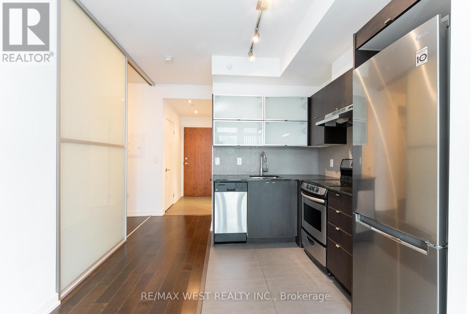 2605 - 170 Fort York Boulevard, Toronto, ON - Indoor Photo Showing Kitchen With Upgraded Kitchen