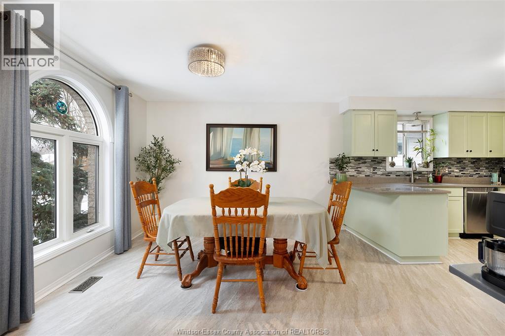 445 Olcott Avenue, Lasalle, ON - Indoor Photo Showing Dining Room