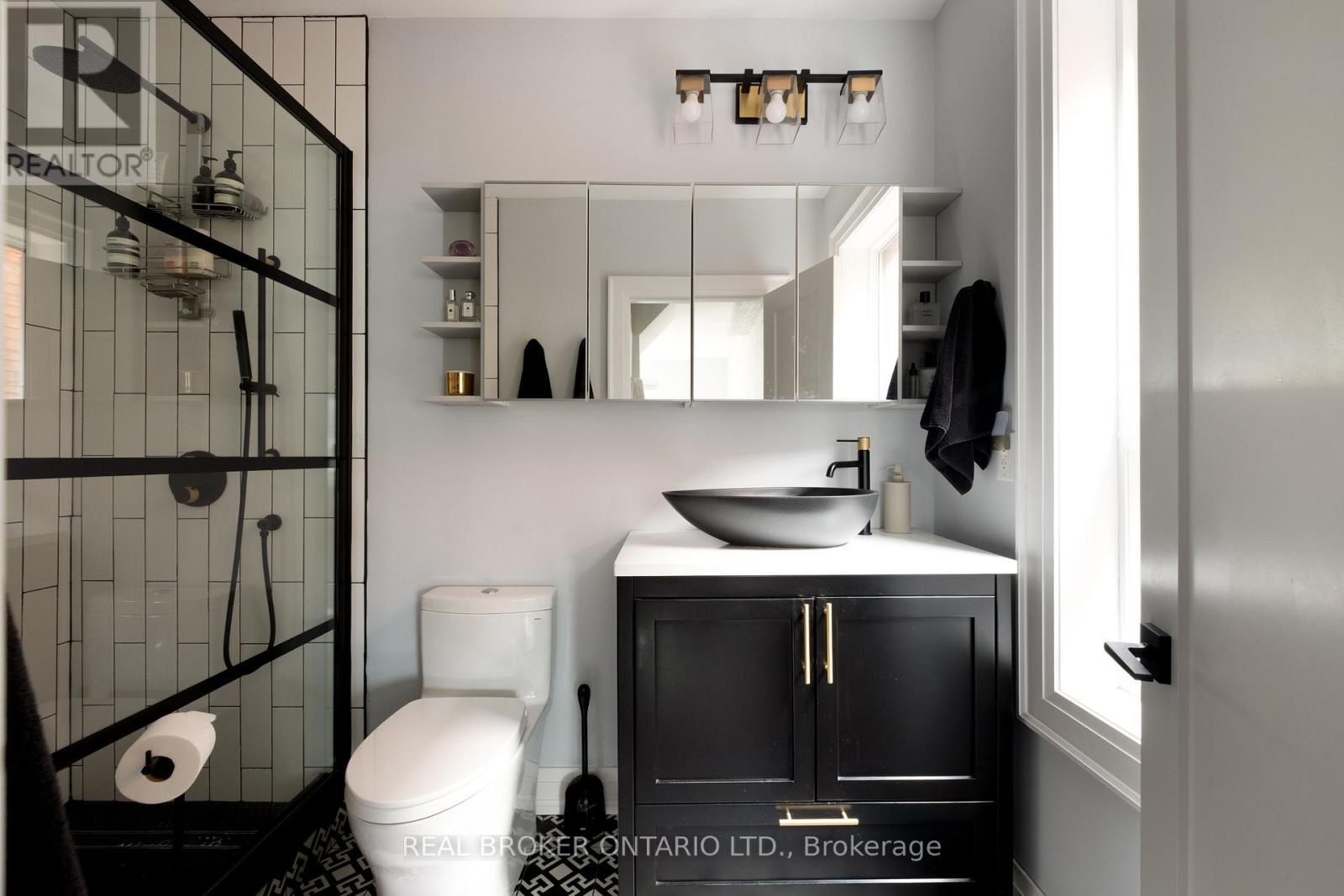 1059 Saint Clarens Avenue, Toronto, ON - Indoor Photo Showing Bathroom