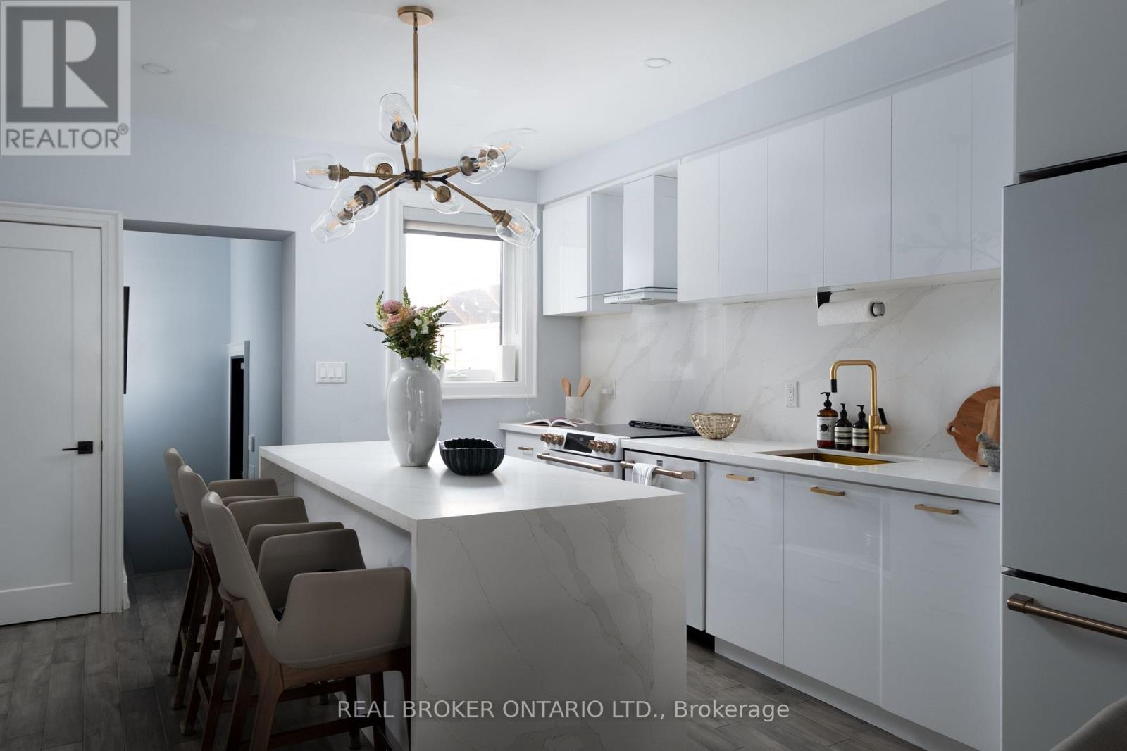 1059 Saint Clarens Avenue, Toronto, ON - Indoor Photo Showing Kitchen With Upgraded Kitchen