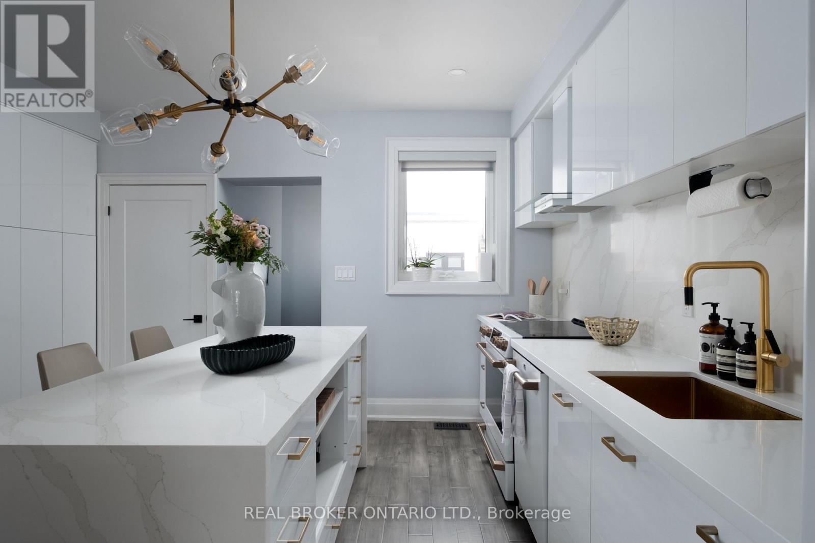 1059 Saint Clarens Avenue, Toronto, ON - Indoor Photo Showing Kitchen With Upgraded Kitchen