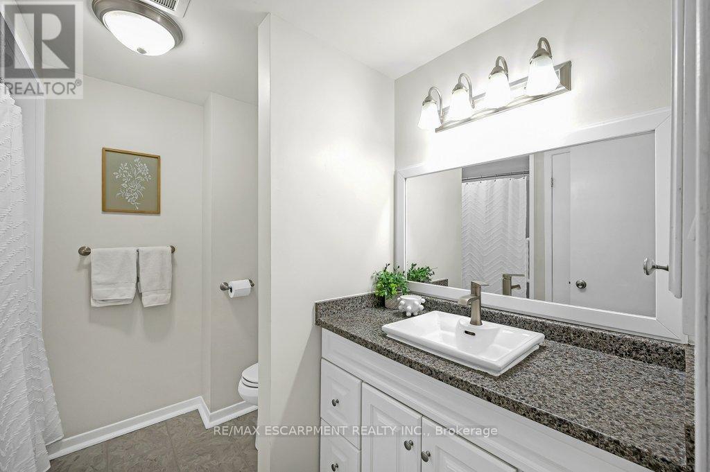 15 - 565 Guelph Line, Burlington, ON - Indoor Photo Showing Bathroom